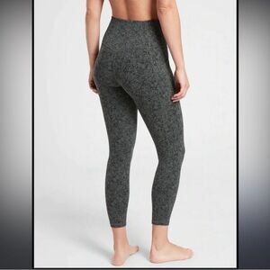 ATHLETA salutation stash pocket II 7/8 tight legging size S